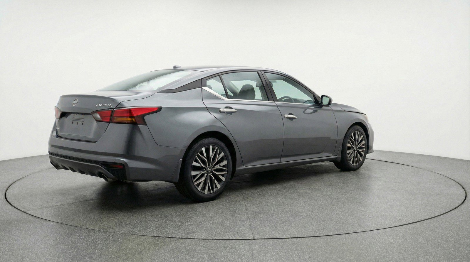 Used 2025 Nissan Altima 2.5 SV FWD image 9