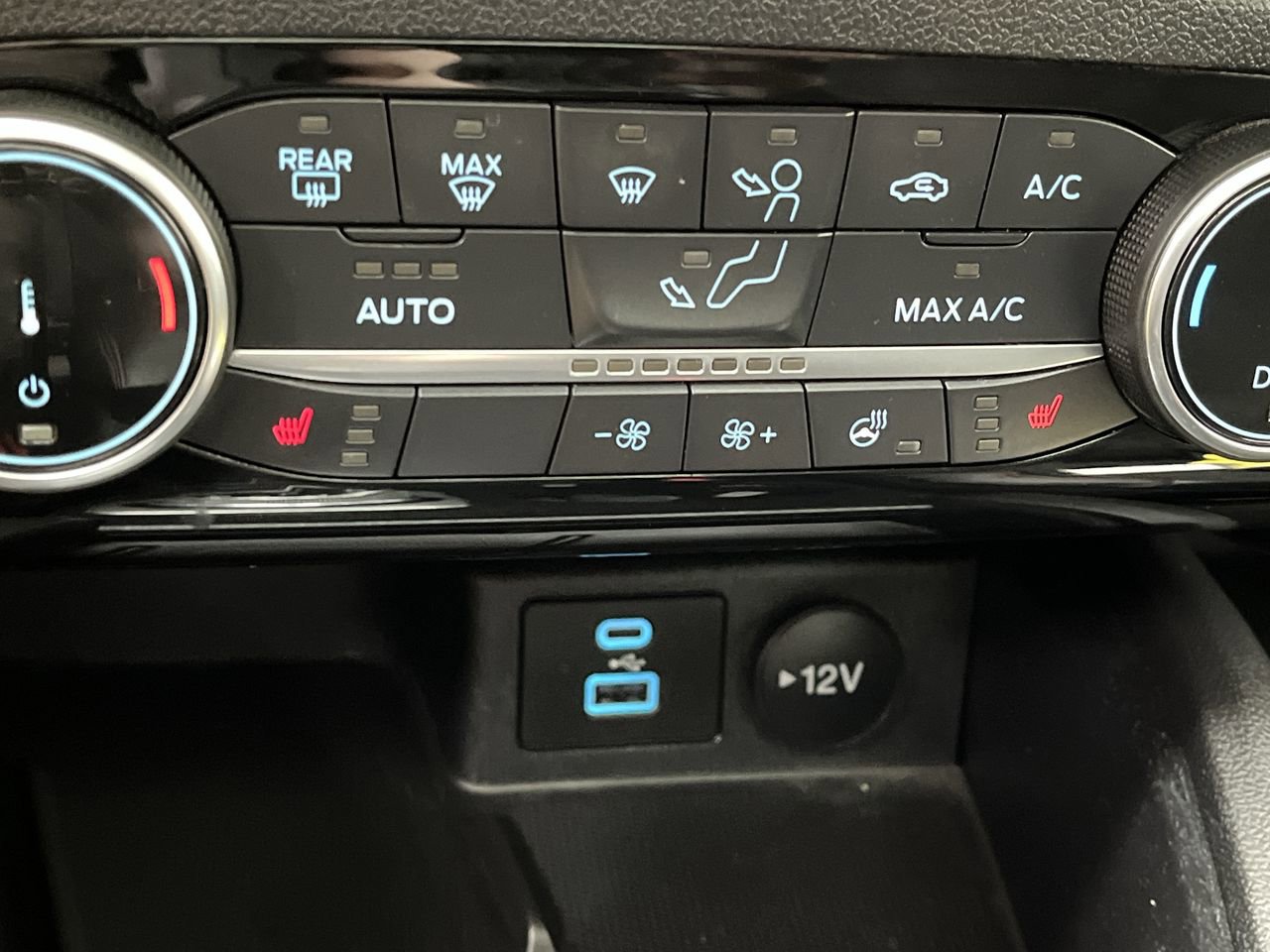 Certified 2022 Ford Escape SEL w/ SEL Stealth AWD Package image 23