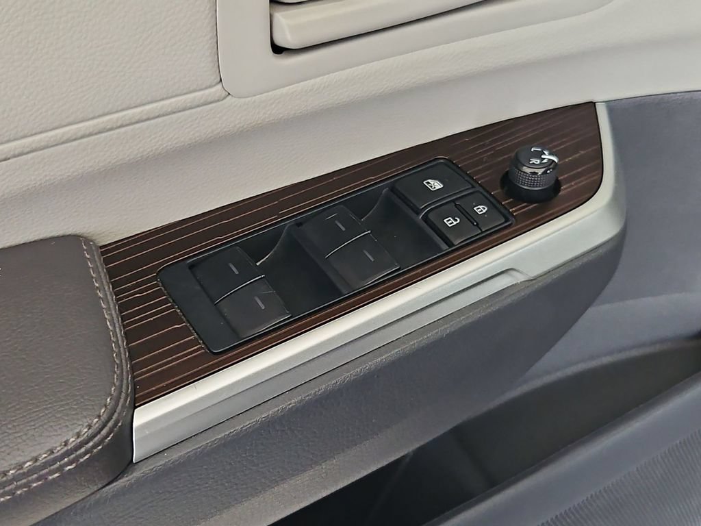 Used 2024 Toyota Sienna LE FWD image 11