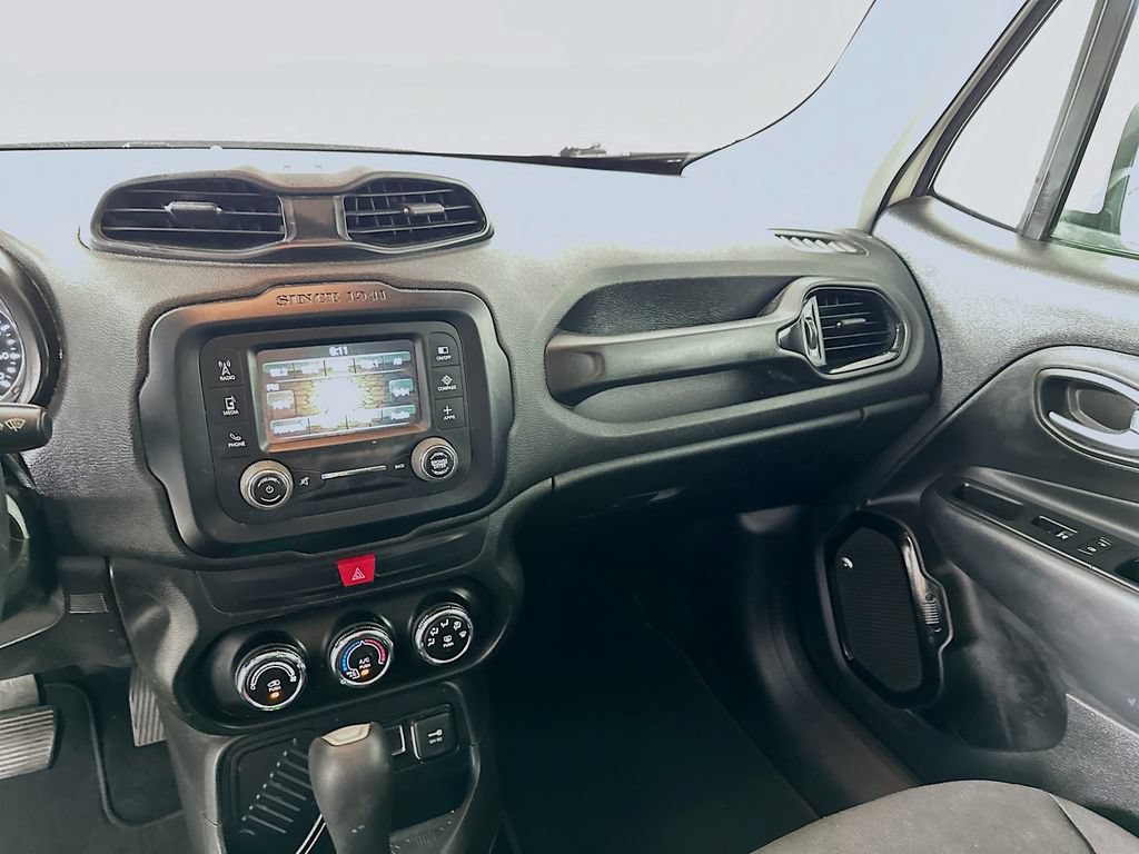 Used 2017 Jeep Renegade Altitude FWD image 20