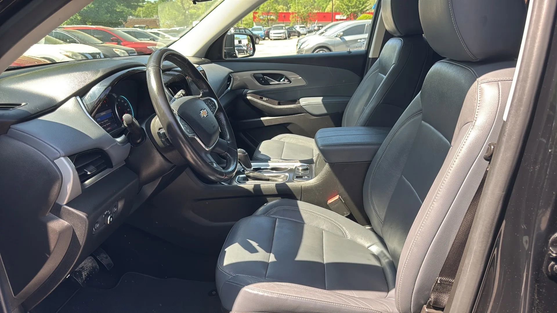 Used 2020 Chevrolet Traverse LT w/ LT Premium Package image 10