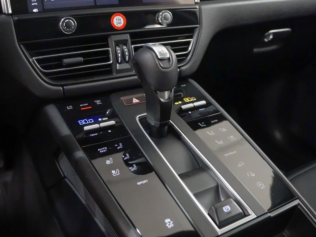 Certified 2025 Porsche Macan image 33