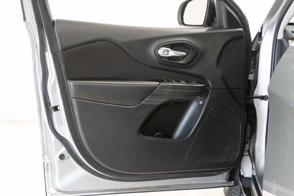 Used 2014 Jeep Cherokee Latitude image 7