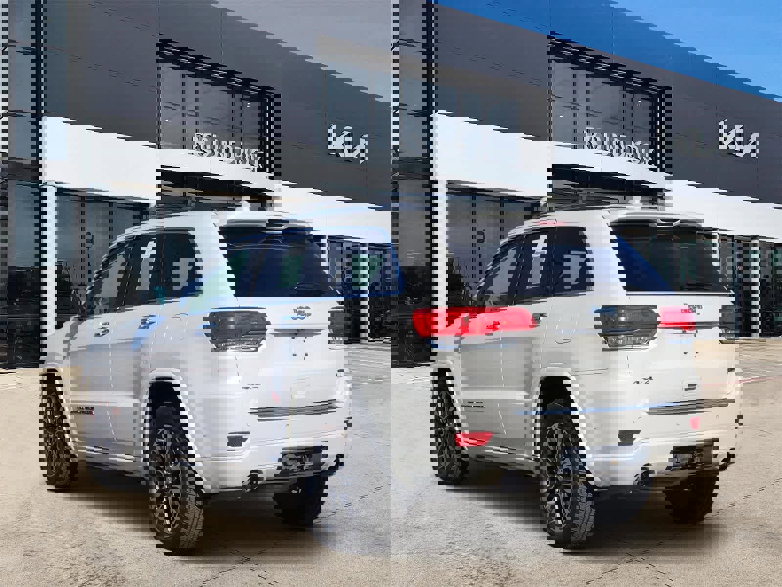 Used 2017 Jeep Grand Cherokee Overland w/ Jeep Active Safety Group image 6