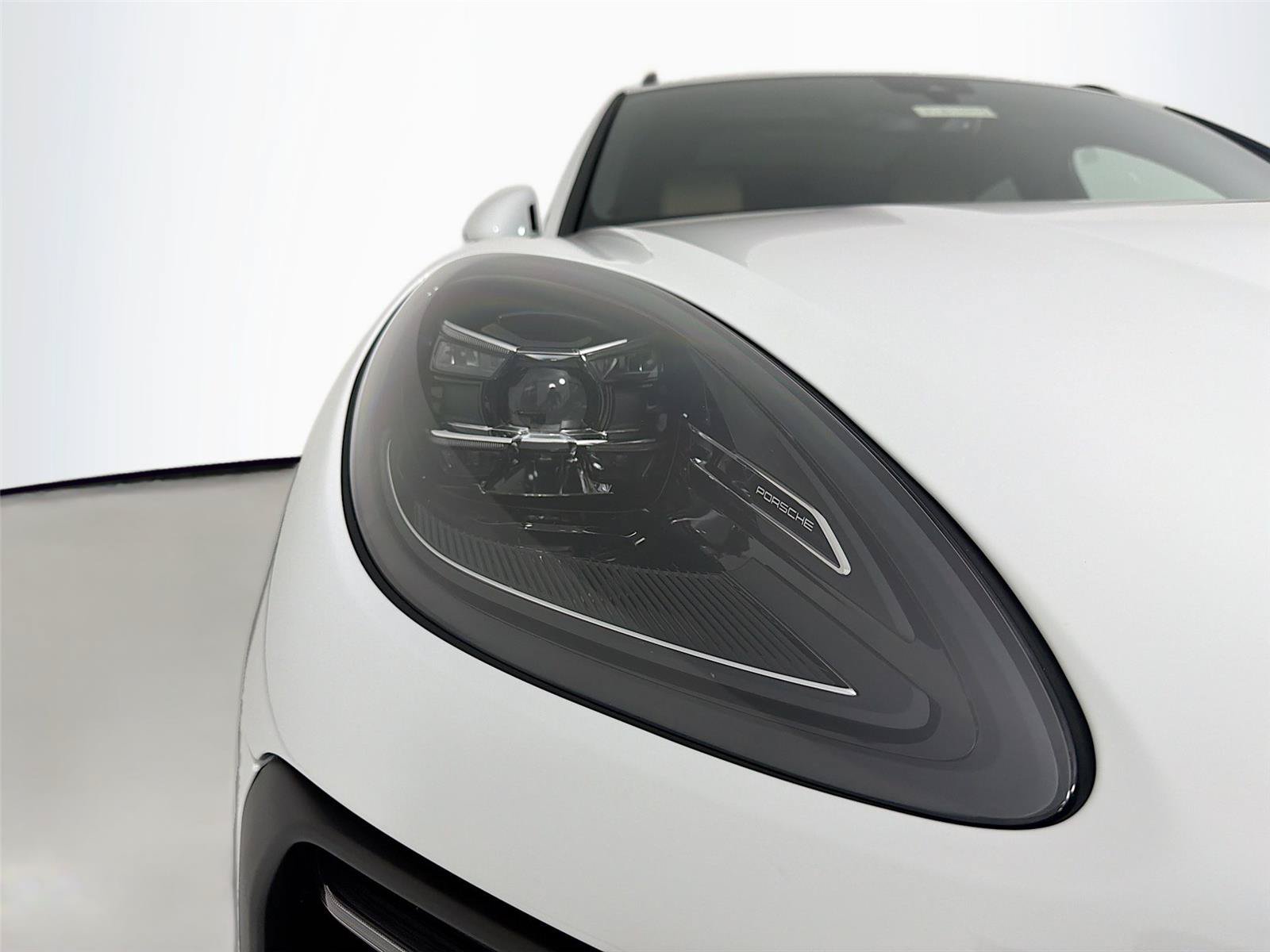 Certified 2026 Porsche Macan Turbo AWD/4WD image 32
