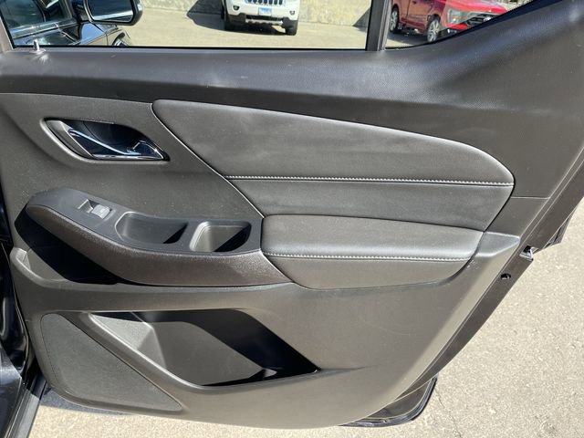 Used 2023 Chevrolet Traverse LT image 14