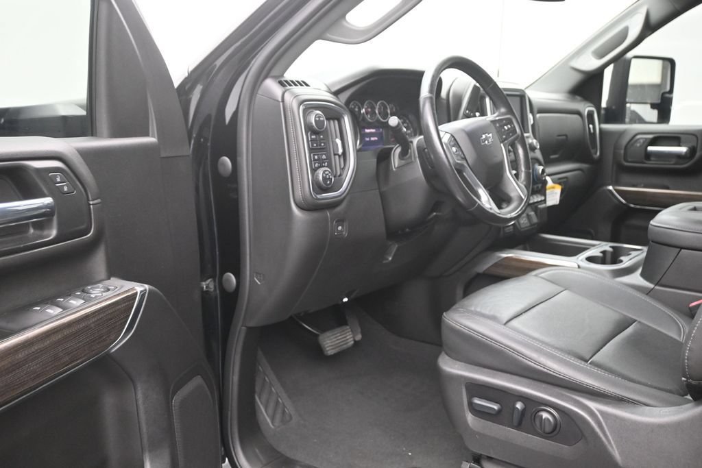 Used 2022 Chevrolet Silverado 2500 LT w/ Midnight Edition AWD/4WD image 11