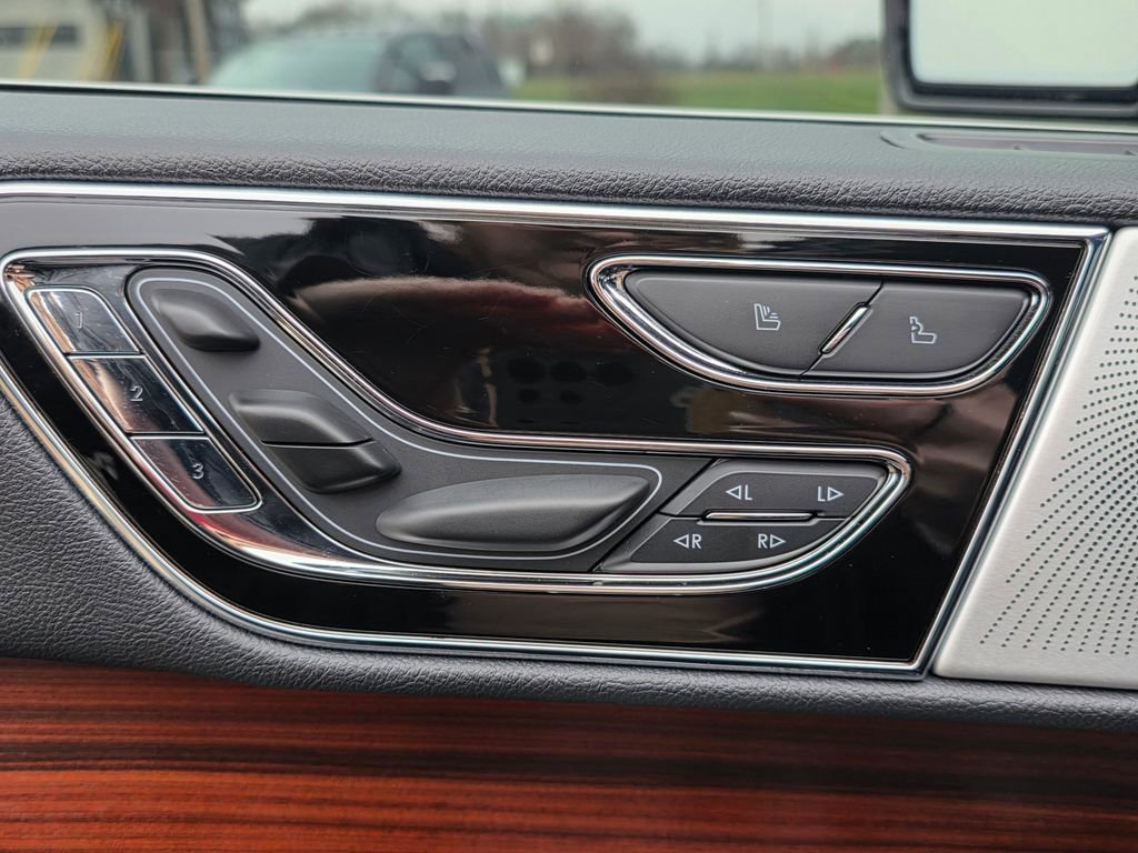 Used 2024 Lincoln Navigator Reserve image 14