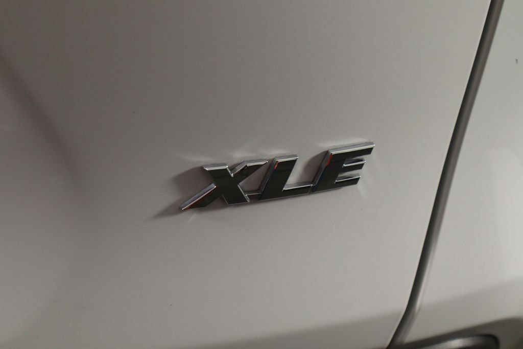 Used 2025 Toyota RAV4 XLE FWD image 42