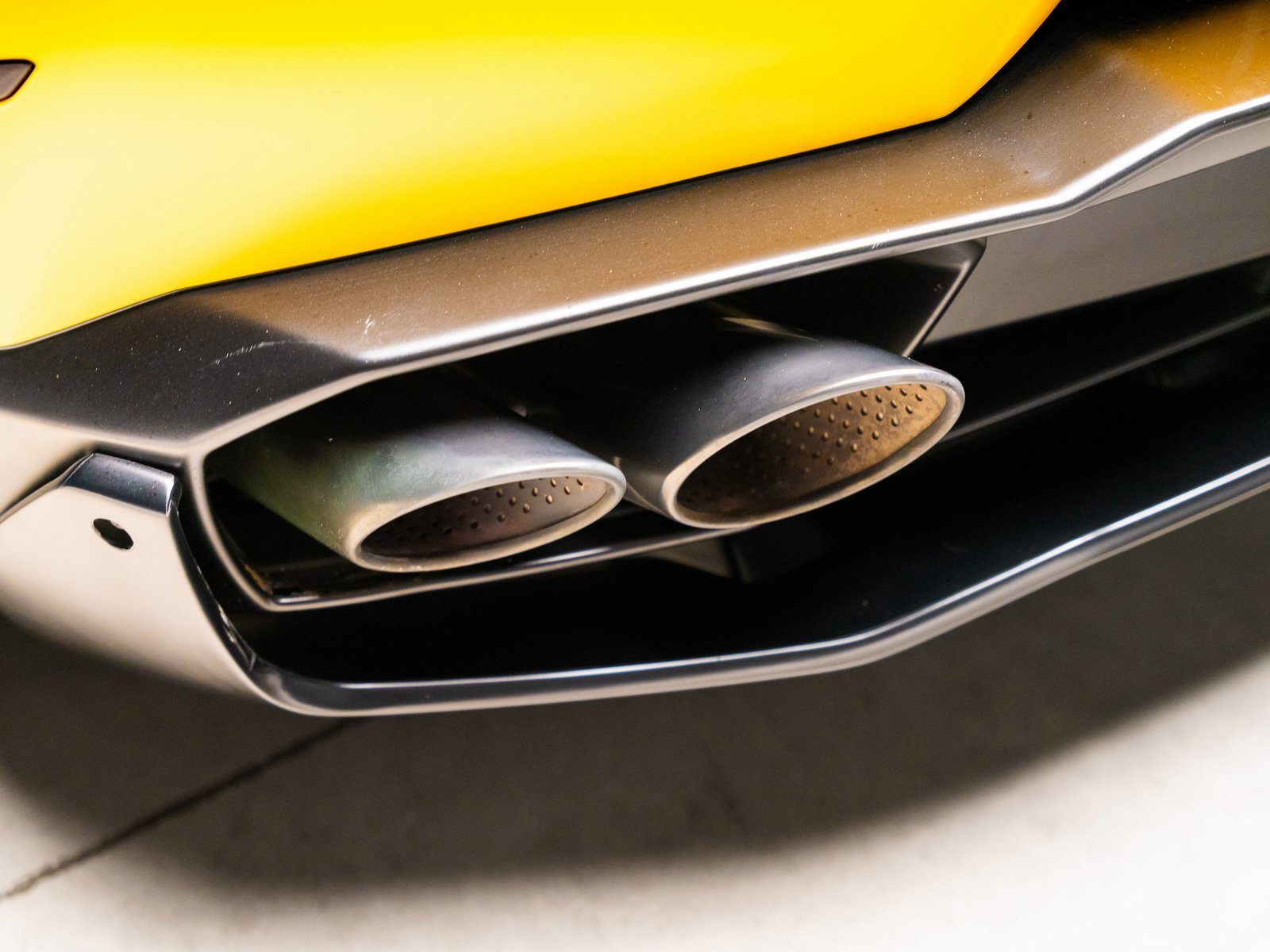 Used 2016 Lamborghini Huracan LP 580-2 image 39