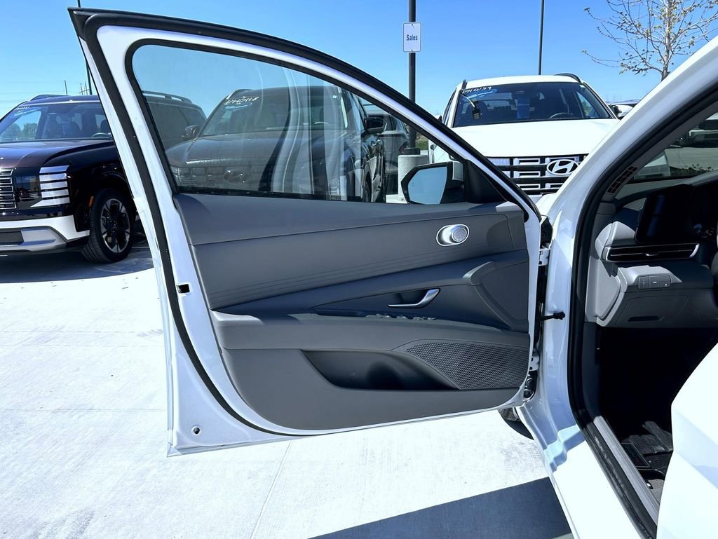 Used 2023 Hyundai Elantra SEL FWD image 10