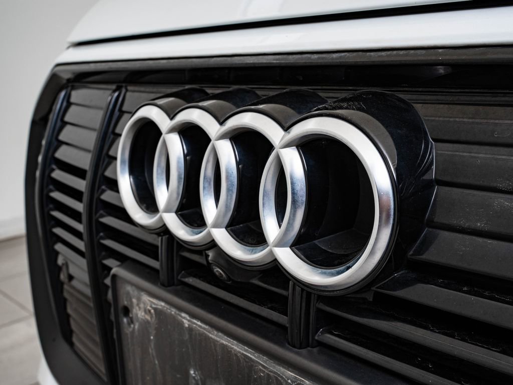 Used 2021 Audi e-tron Premium w/ Convenience Plus Package AWD/4WD image 3