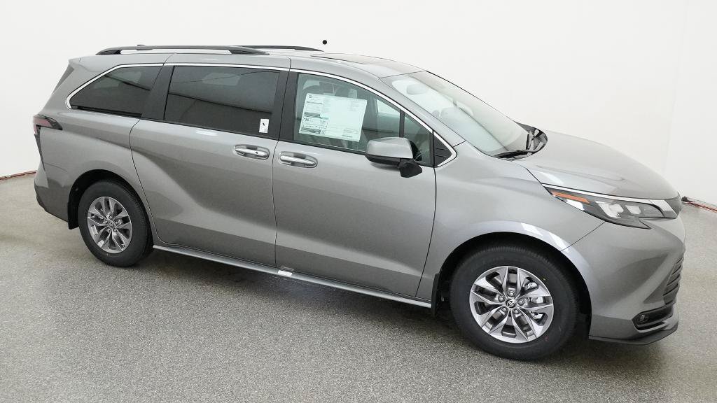 New 2026 Toyota Sienna XLE FWD image 15