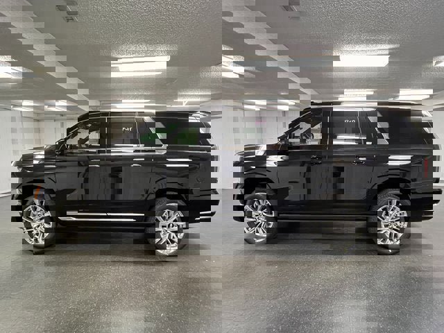 New 2026 Cadillac Escalade ESV Luxury image 2