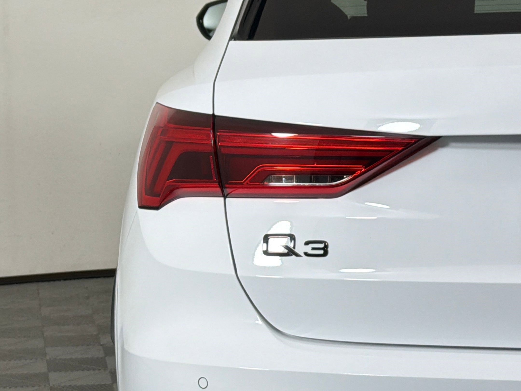 Certified 2025 Audi Q3 2.0T Premium w/ Convenience Package image 13