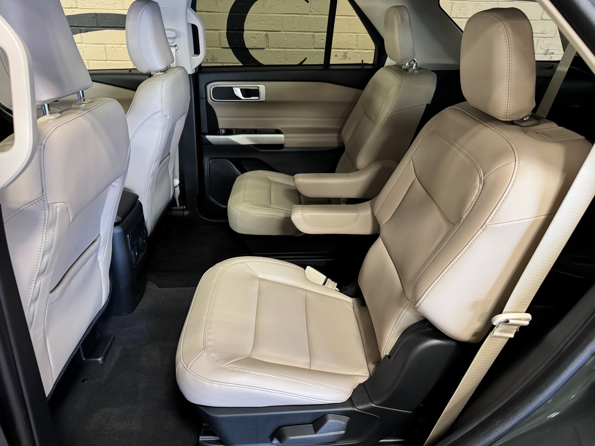 Used 2023 Ford Explorer XLT w/ Equipment Group 202A image 16