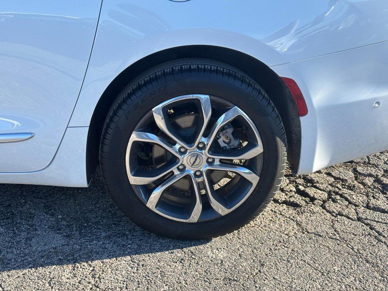 Used 2024 Chrysler Pacifica Pinnacle w/ Trailer Tow Group image 11