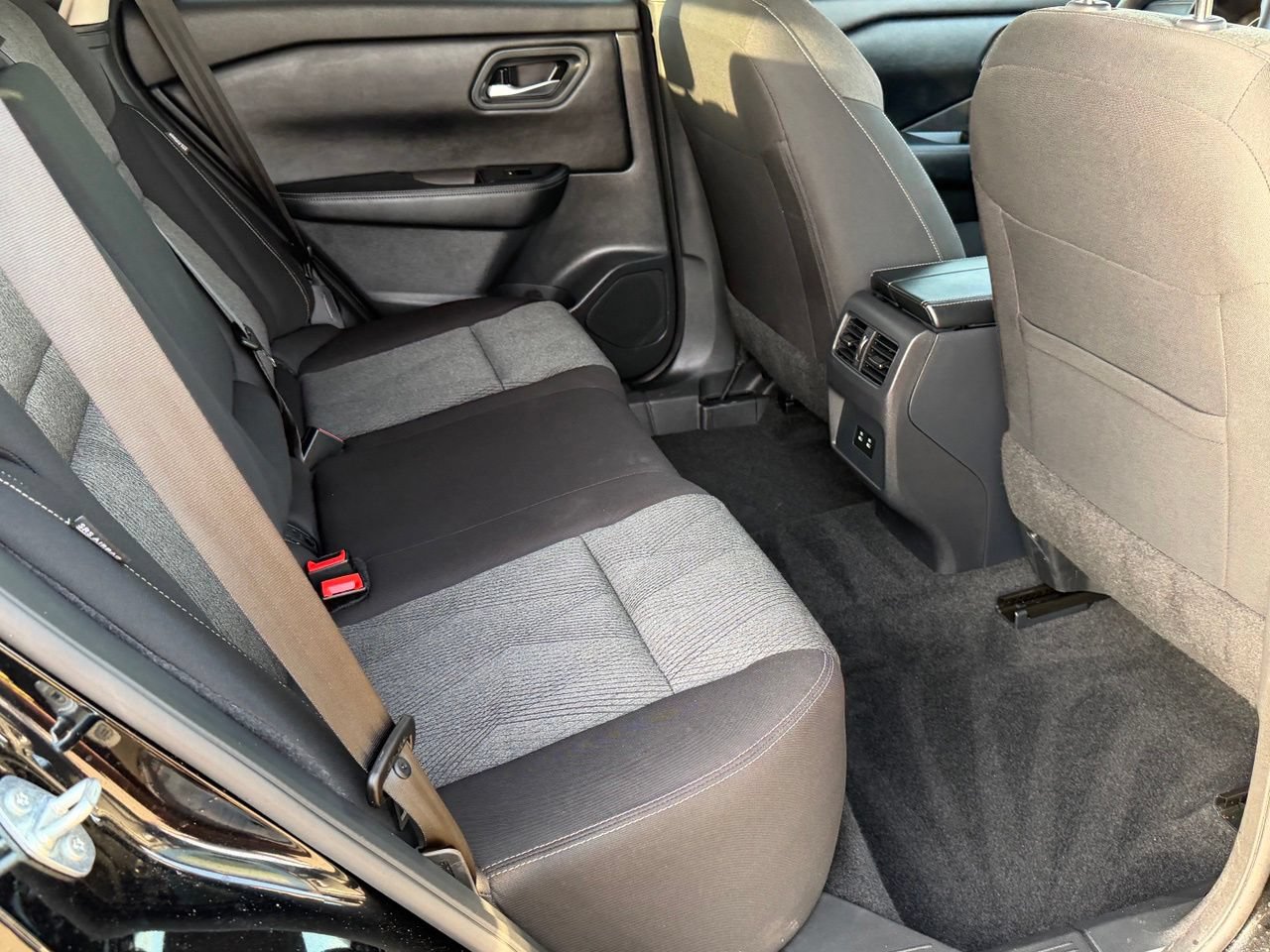 Certified 2024 Nissan Rogue SV FWD image 34