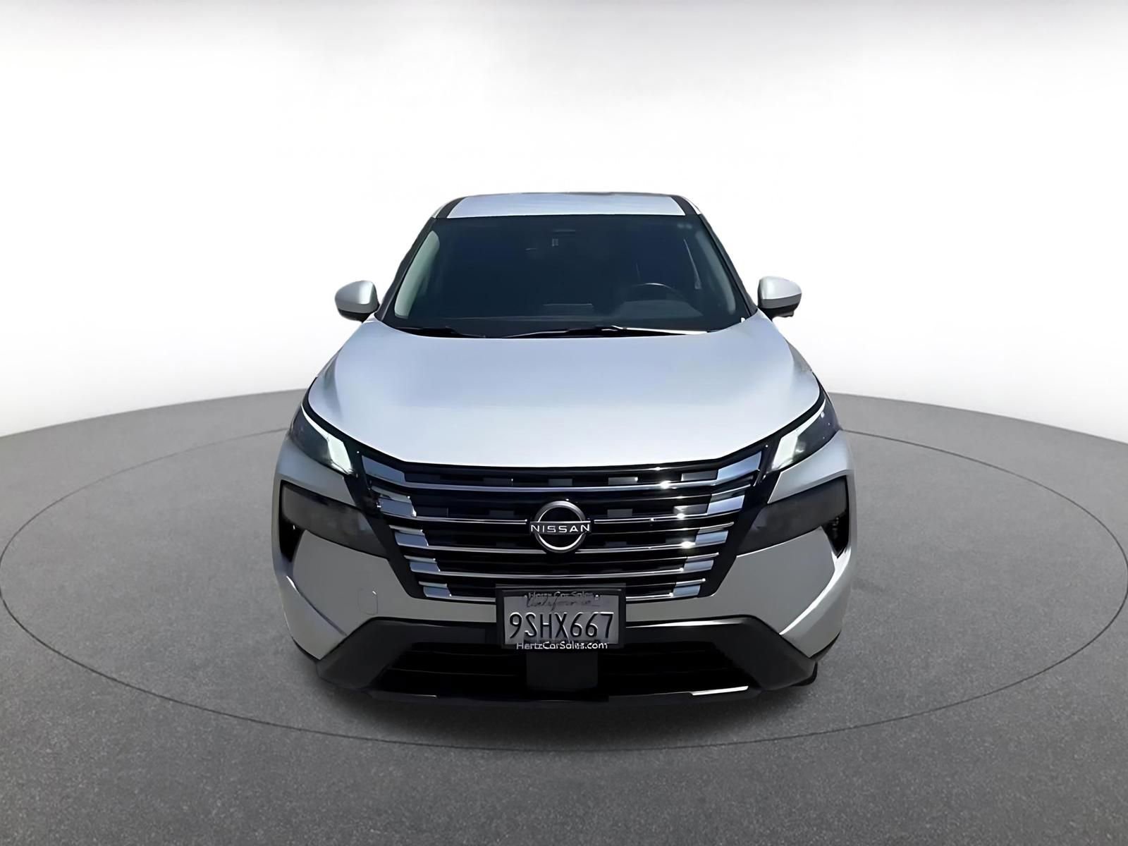 Used 2025 Nissan Rogue SV FWD image 4