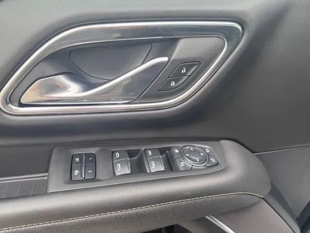 Used 2024 Chevrolet Suburban Premier AWD/4WD image 12