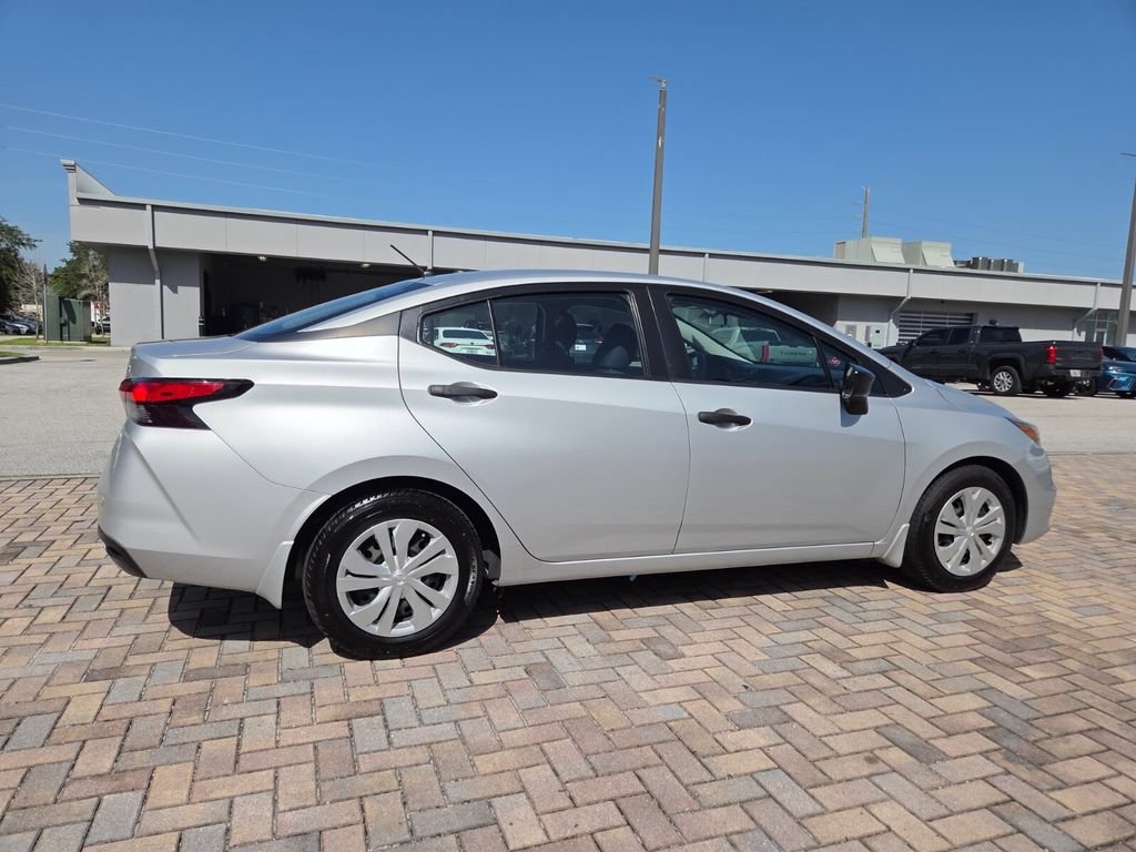 Used 2022 Nissan Versa S FWD image 11