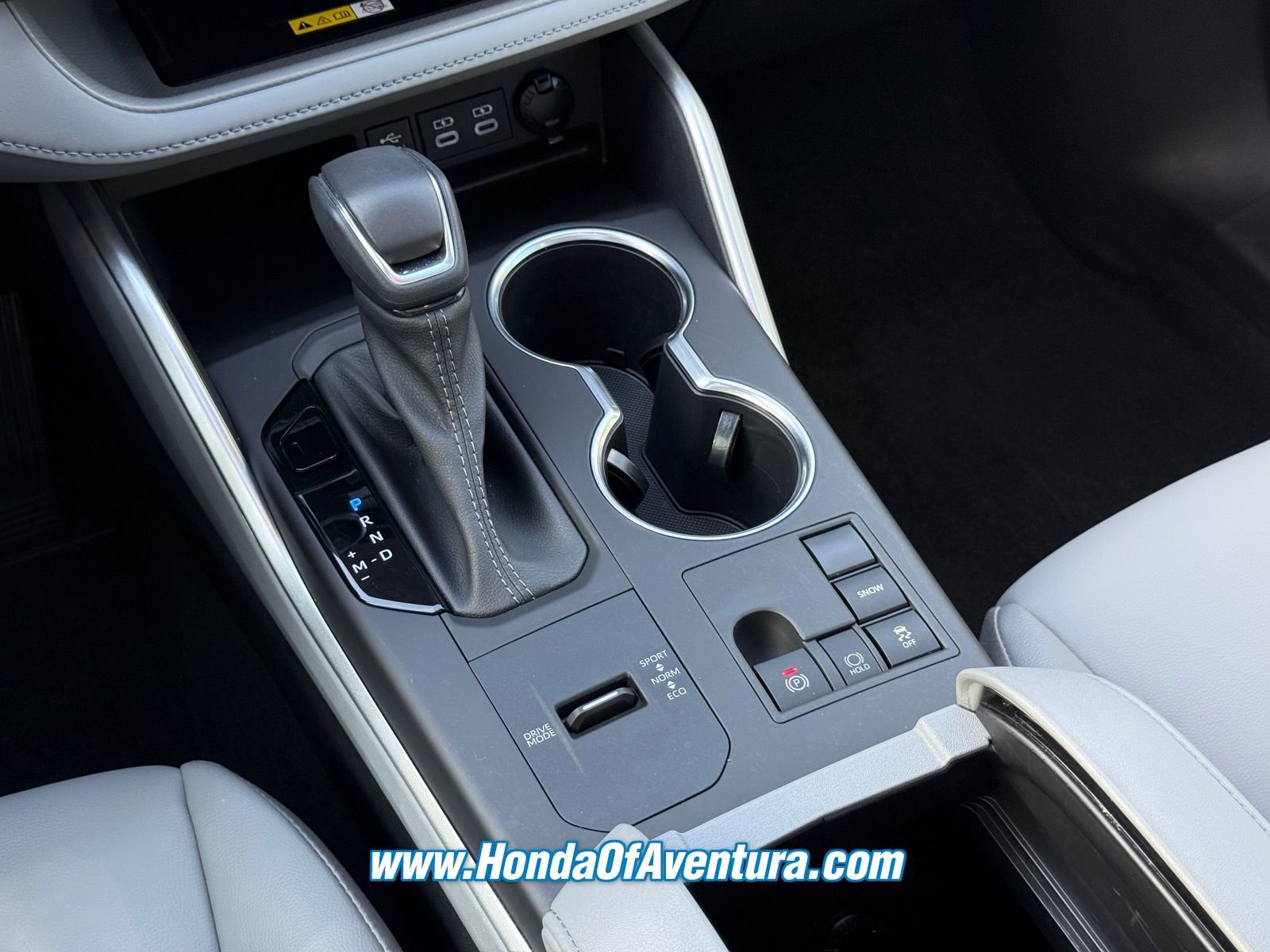 Used 2023 Toyota Highlander XLE FWD image 17