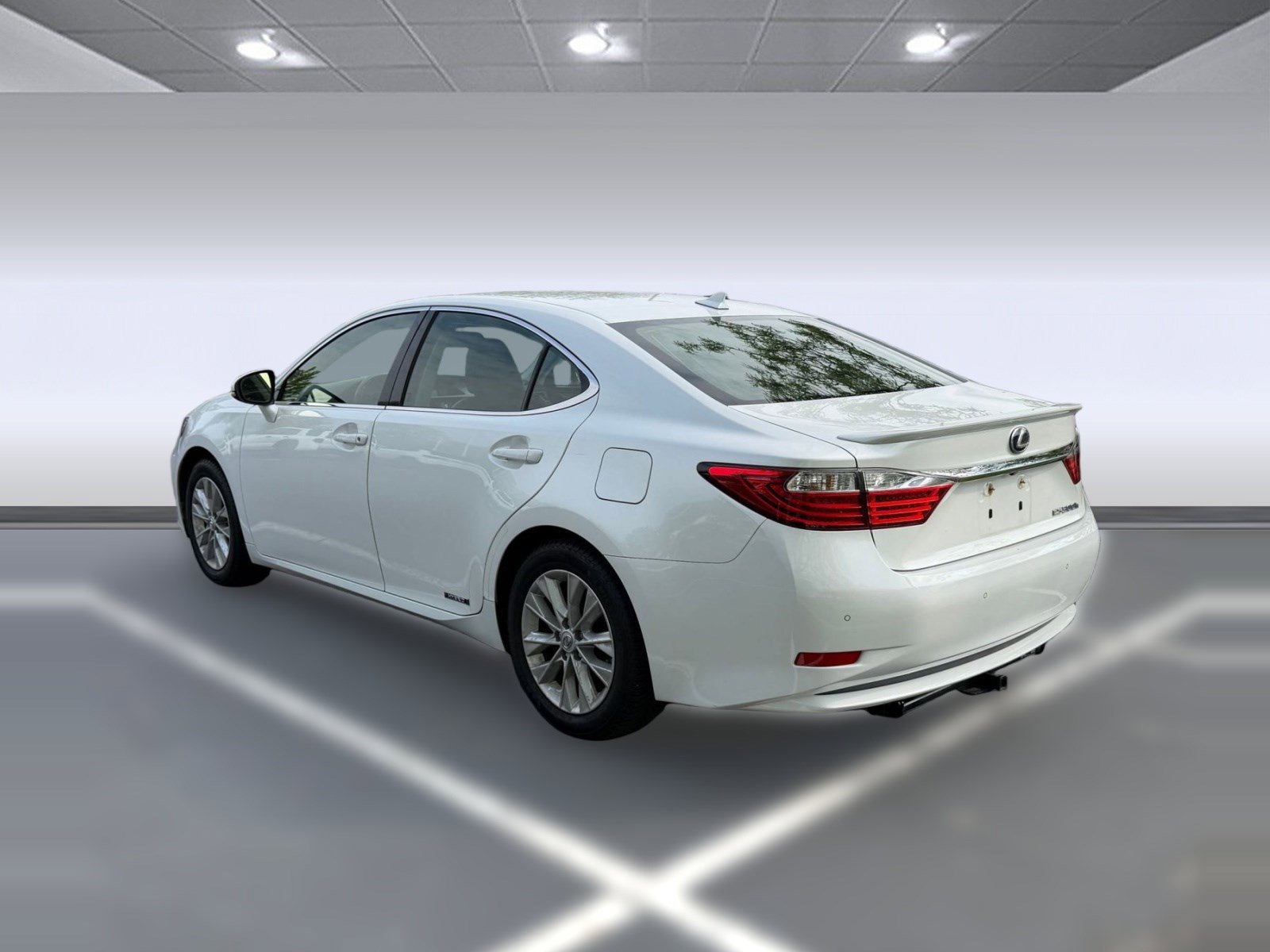 Used 2013 Lexus ES 300h w/ Luxury Pkg FWD image 3