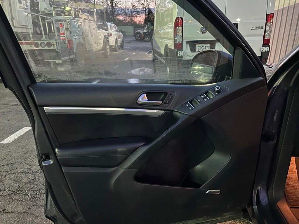Used 2012 Volkswagen Tiguan SEL AWD/4WD image 8