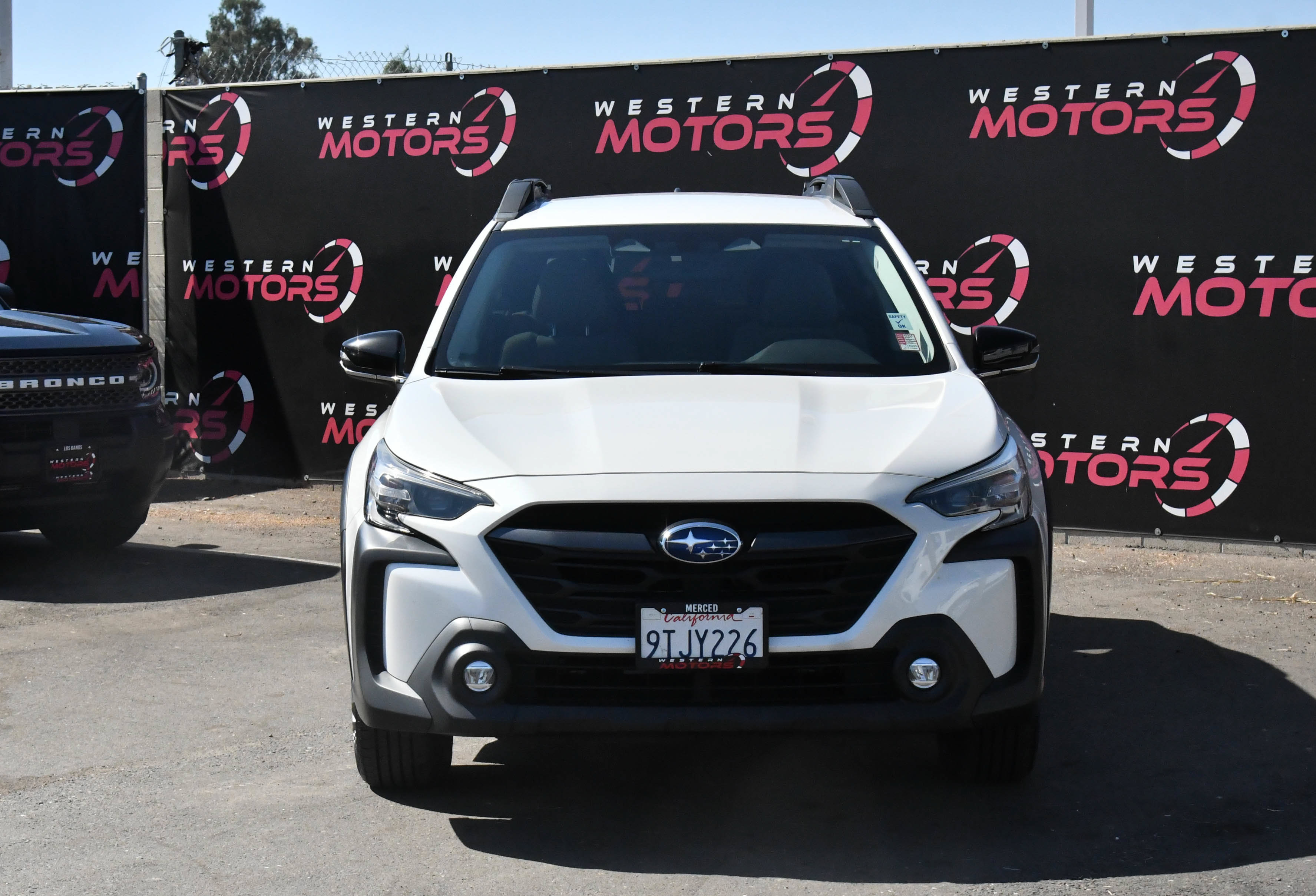 Used 2023 Subaru Outback Premium AWD/4WD image 2