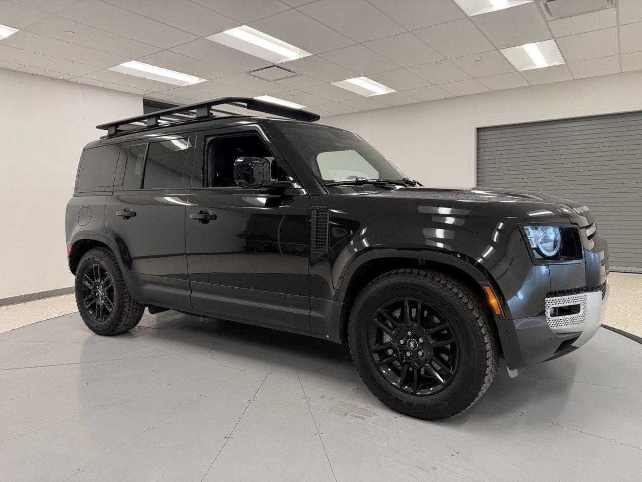 Used 2025 Land Rover Defender 110 S image 65