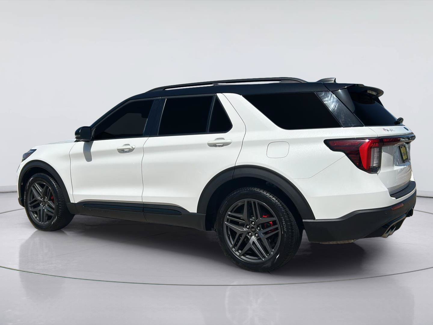 Certified 2025 Ford Explorer ST AWD/4WD image 4