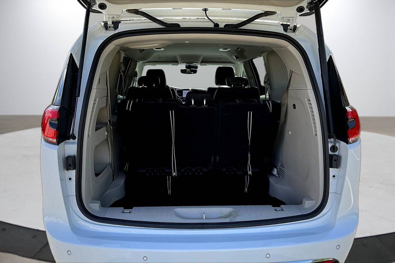 Certified 2024 Chrysler Pacifica Touring-L FWD image 25