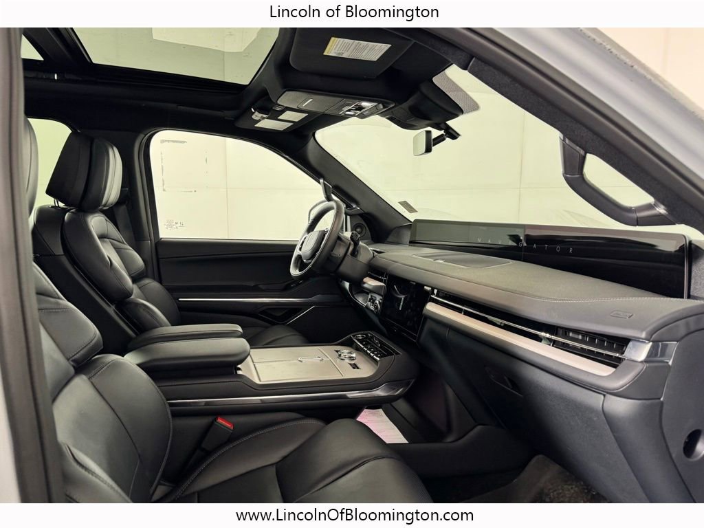 New 2025 Lincoln Navigator L Reserve w/ Jet Appearance Package image 24