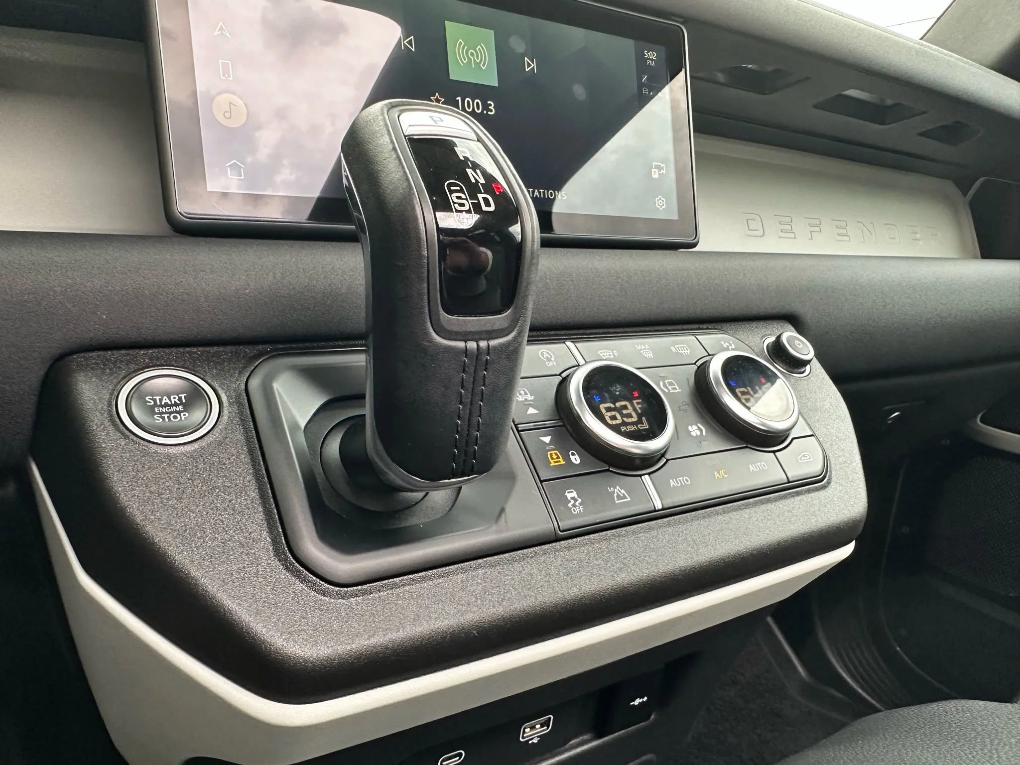 Used 2021 Land Rover Defender 90 First Edition image 22