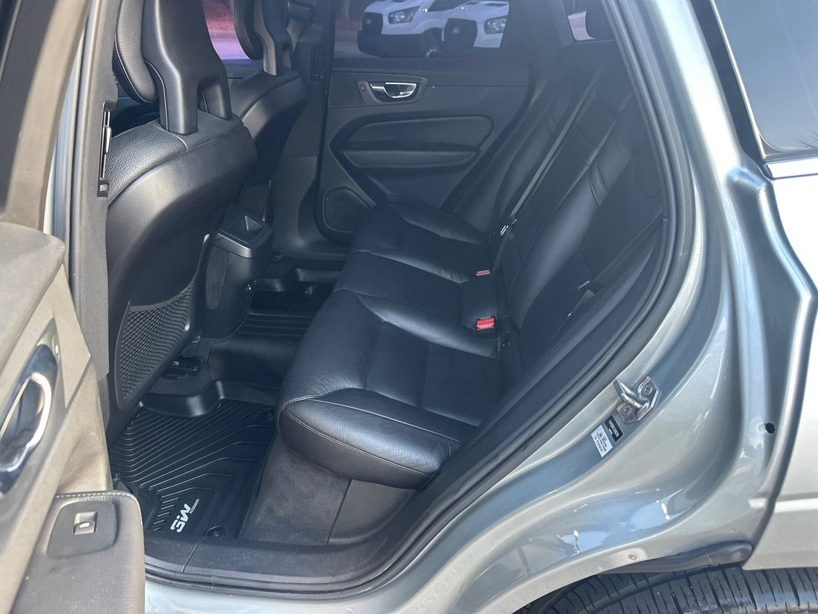 Used 2018 Volvo XC60 T5 Momentum w/ Convenience Package image 21