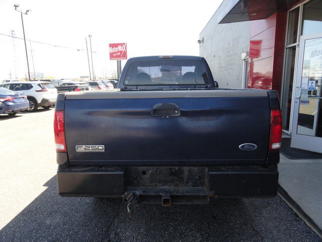Used 2004 Ford F250 4x4 Regular Cab Super Duty image 3