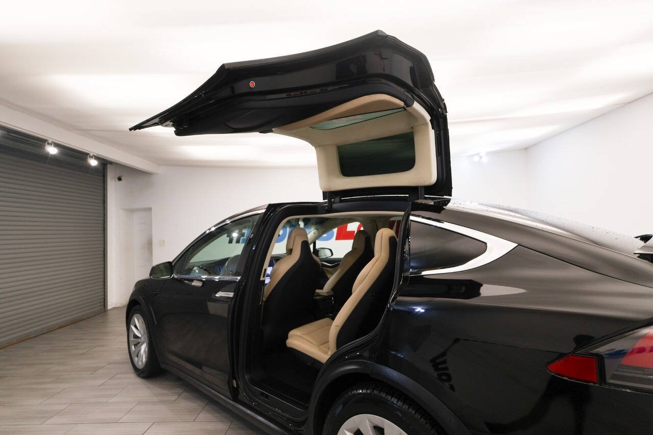 Used 2017 Tesla Model X 75D AWD/4WD image 17