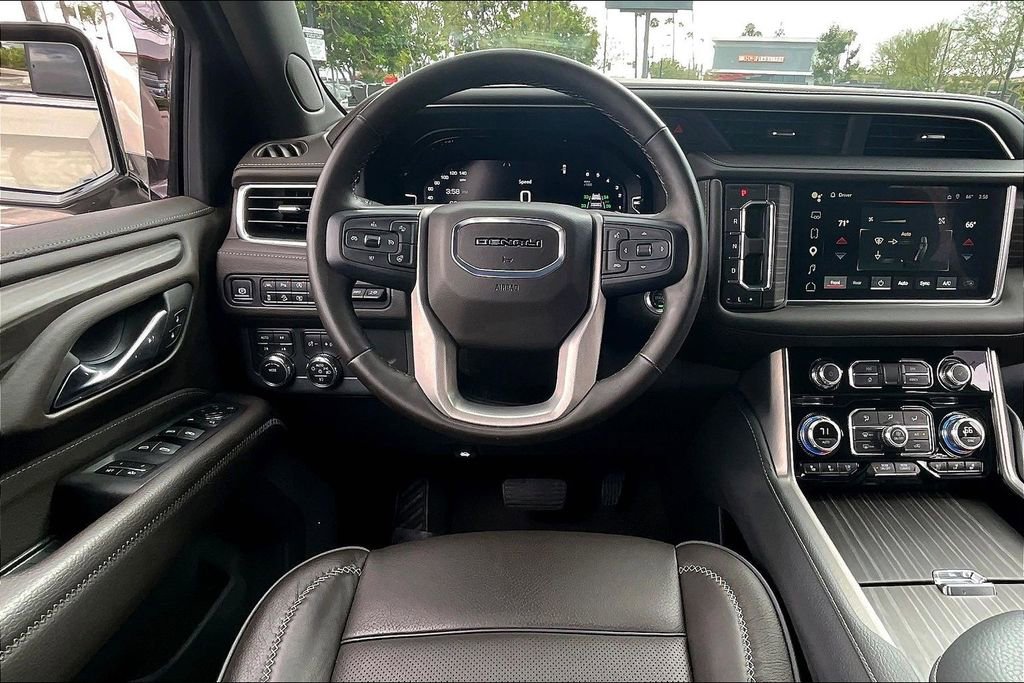 Used 2024 GMC Yukon XL Denali AWD/4WD image 7