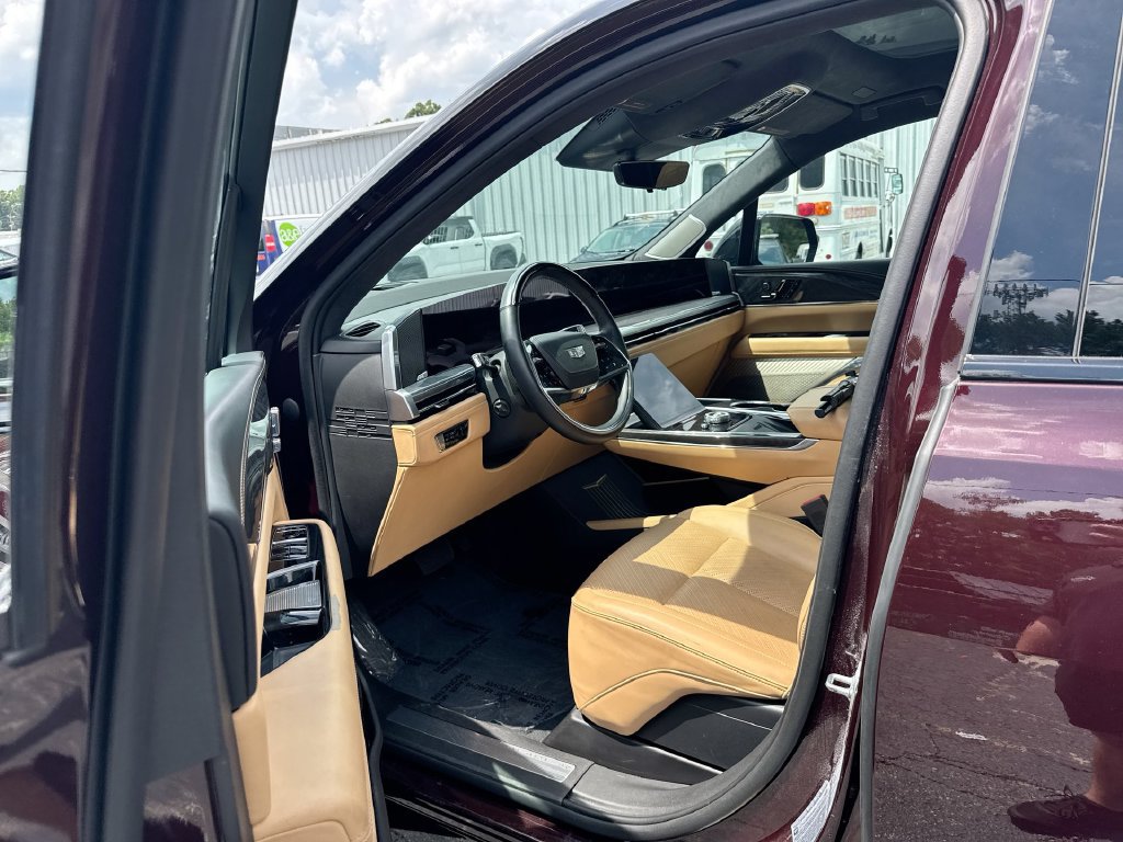 Used 2025 Cadillac Escalade IQ Luxury 2 AWD/4WD image 13