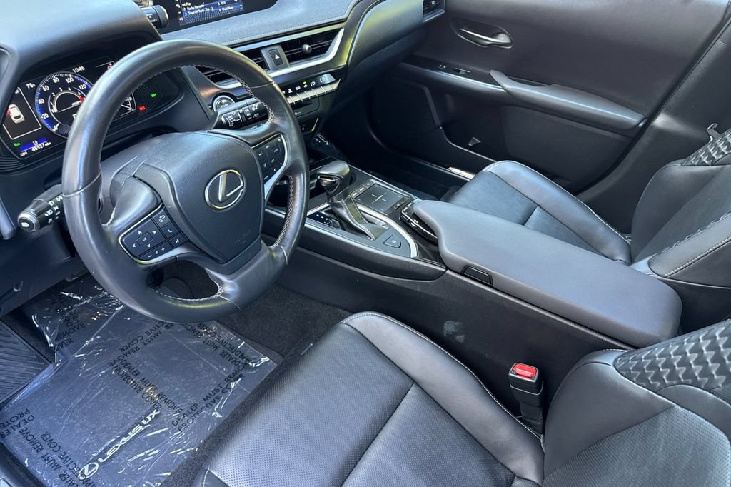 Used 2019 Lexus UX 200 w/ Premium Package FWD image 9