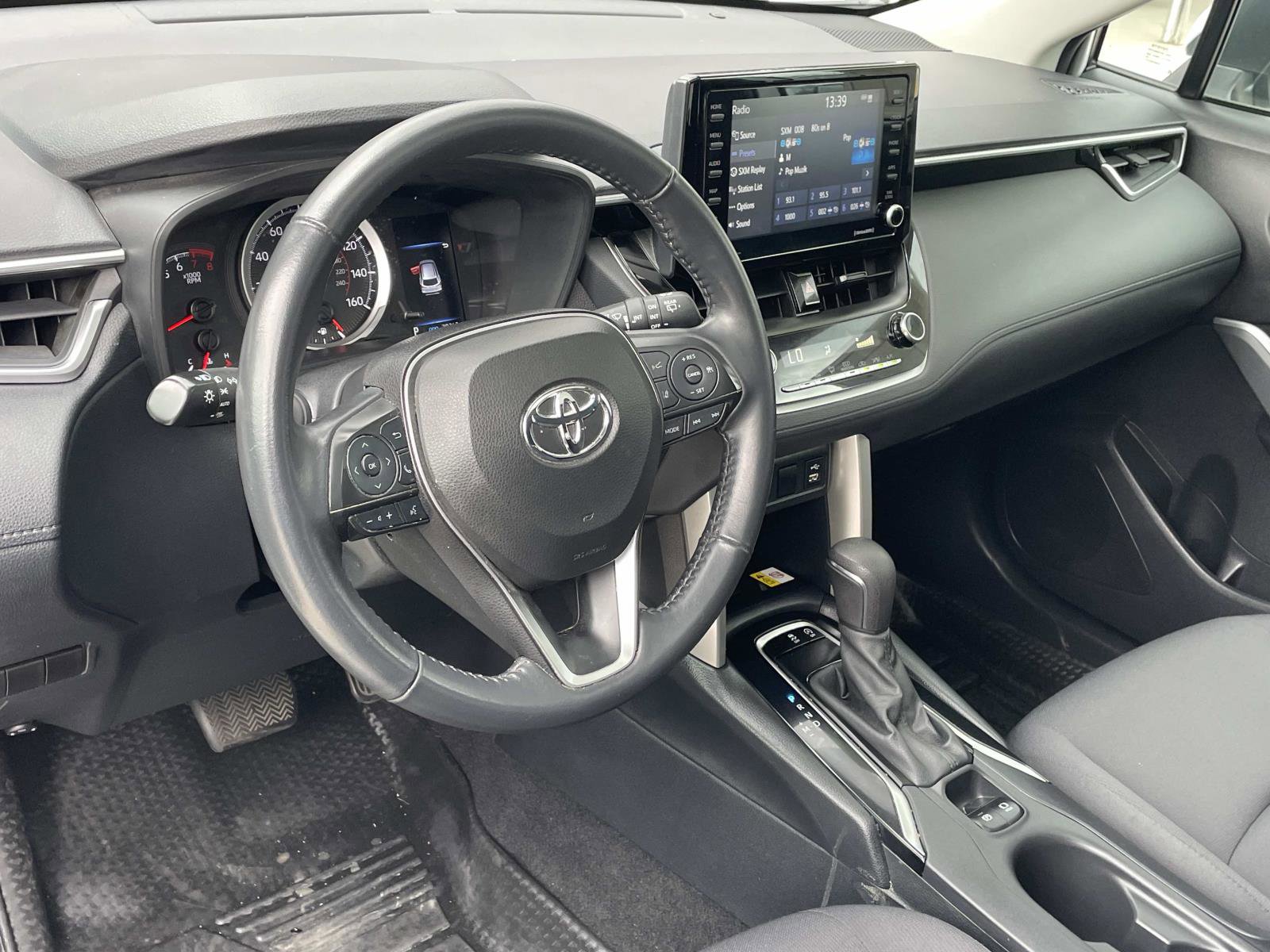 Used 2022 Toyota Corolla Cross LE image 2