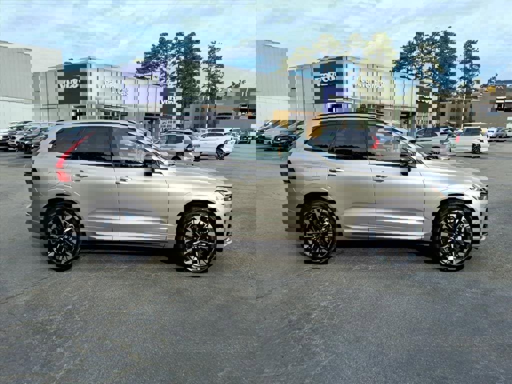 New 2026 Volvo XC60 B5 Plus w/ Protection Package Premier image 2