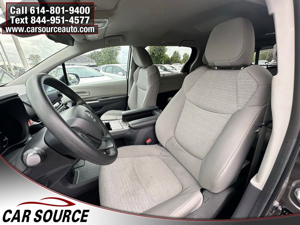 Used 2024 Toyota Sienna LE FWD image 8