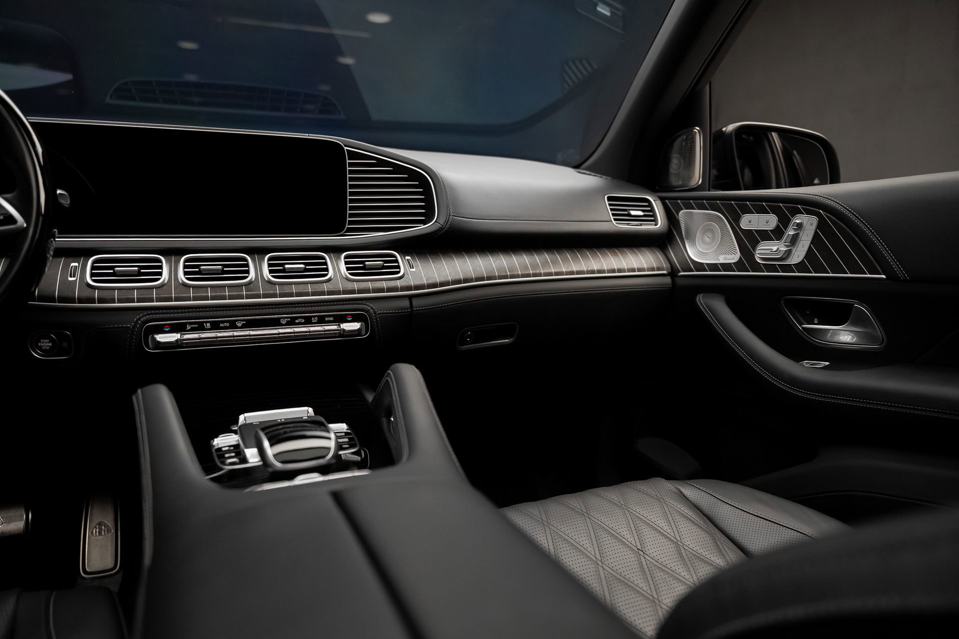 Used 2025 Mercedes-Benz Maybach GLS 600 4MATIC image 44