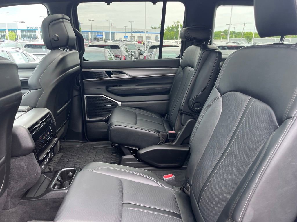 Used 2025 Jeep Wagoneer Series II w/ Convenience Group I AWD/4WD image 18
