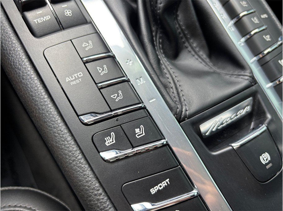 Used 2018 Porsche Macan Sport Edition AWD/4WD image 33