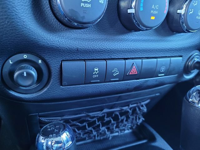Used 2015 Jeep Wrangler Sahara w/ Connectivity Group AWD/4WD image 11