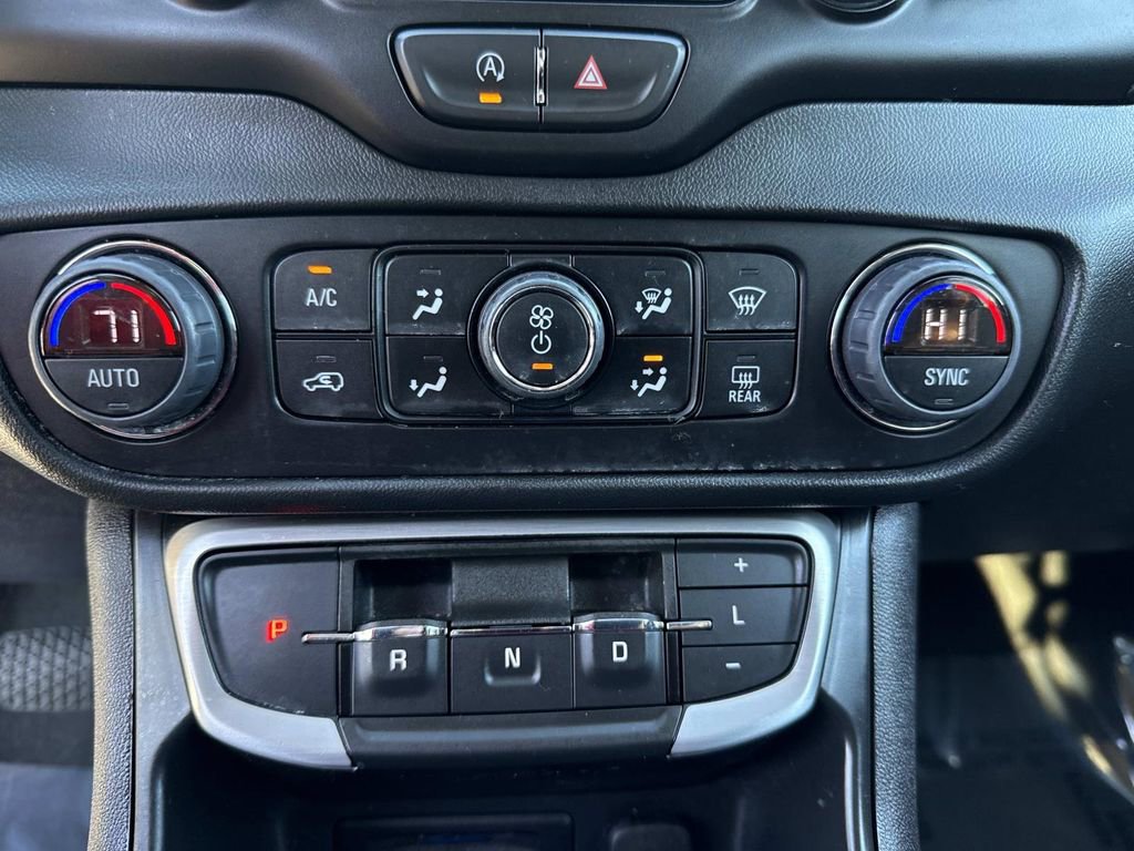 Used 2023 GMC Terrain SLT image 32