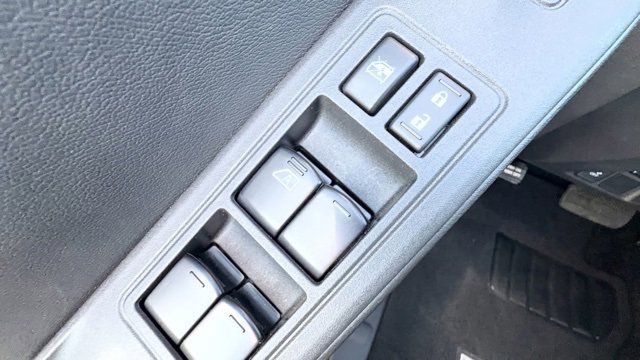 Certified 2025 Nissan Frontier SV image 23