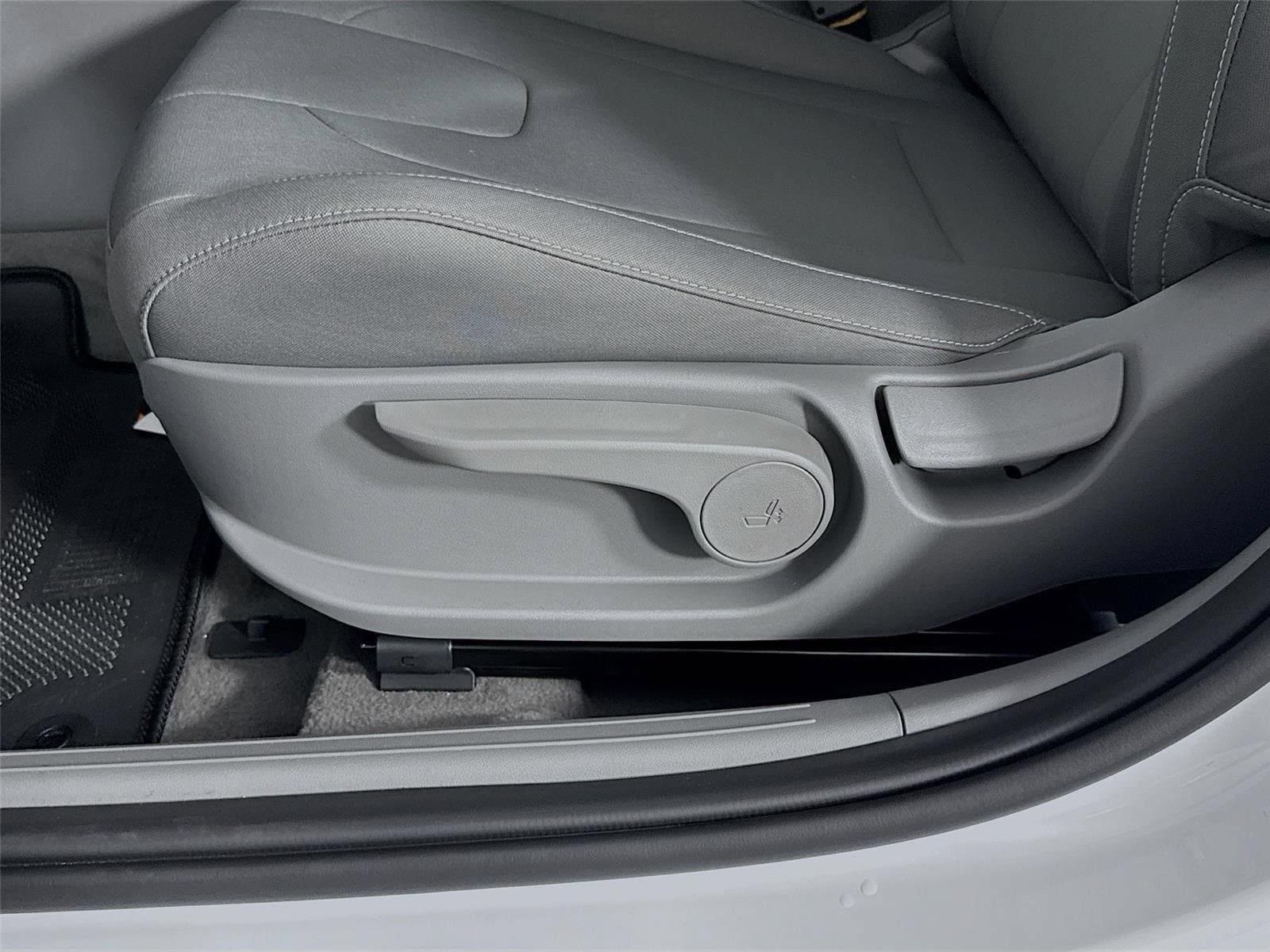 New 2026 Hyundai Elantra Sport FWD image 19